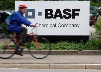 BASF results down on impairments, restructuring