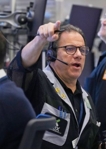 Stock market sinks as AI and interest rate worries grip investors