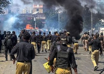 Protesters storm US Consulate in Pakistan, at least 9 dead